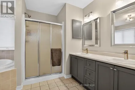 18 Rivergreen Crescent Ottawa ON K2M 2E1