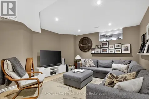 18 Rivergreen Crescent Ottawa ON K2M 2E1