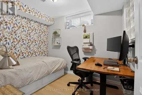 18 Rivergreen Crescent Ottawa ON K2M 2E1