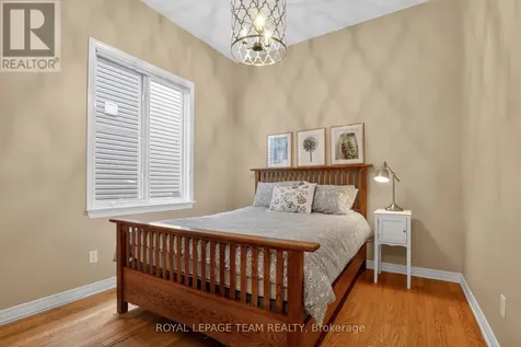18 Rivergreen Crescent Ottawa ON K2M 2E1