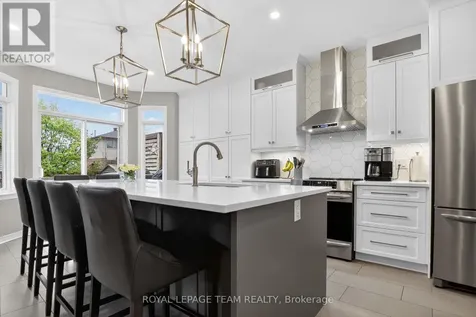 18 Rivergreen Crescent Ottawa ON K2M 2E1