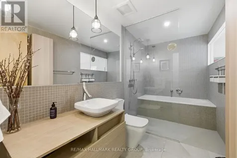 23 Helena Street Ottawa ON K1Y 3M7