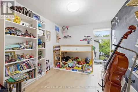 23 Helena Street Ottawa ON K1Y 3M7