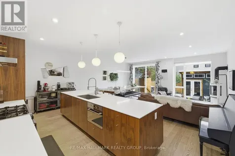 23 Helena Street Ottawa ON K1Y 3M7