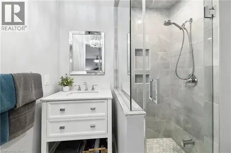 441 Withnell Crescent Oakville ON L6L 3M1