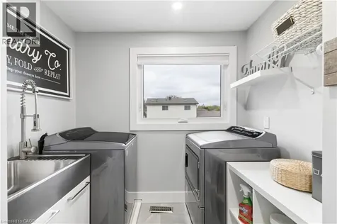 441 Withnell Crescent Oakville ON L6L 3M1