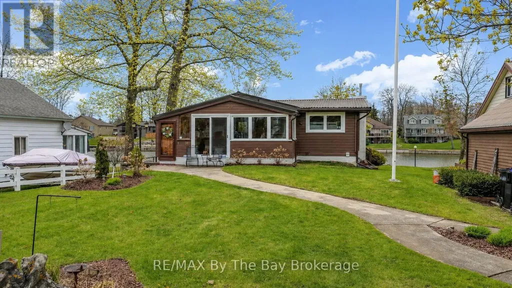 39 Old Mosley Street Wasaga Beach ON L9Z 2J8