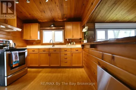 39 Old Mosley Street Wasaga Beach ON L9Z 2J8