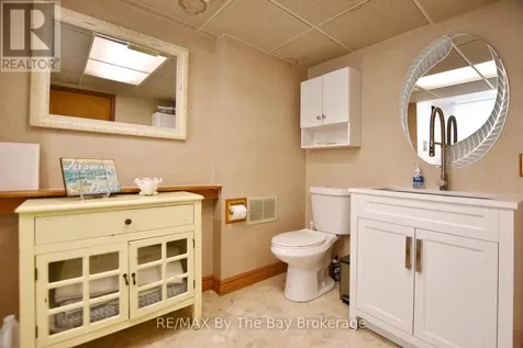 39 Old Mosley Street Wasaga Beach ON L9Z 2J8