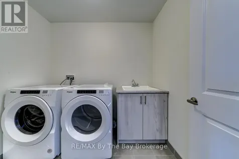 182 Mapleside Drive Wasaga Beach ON L9Z 0L4