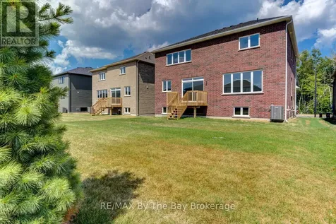 174 Mapleside Drive Wasaga Beach ON L9Z 0L4