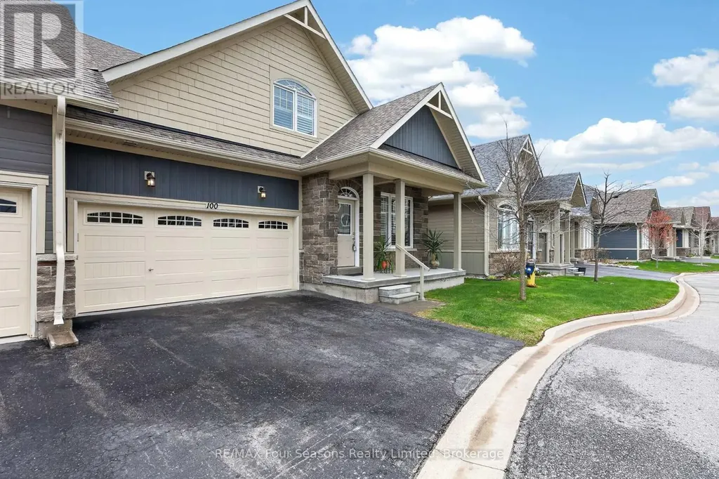 100 Kari Crescent Collingwood ON L9Y 5B4