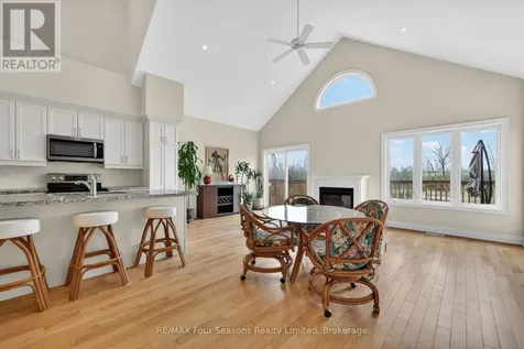 100 Kari Crescent Collingwood ON L9Y 5B4