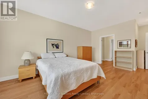 100 Kari Crescent Collingwood ON L9Y 5B4