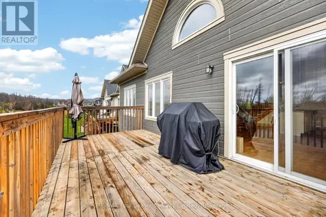 100 Kari Crescent Collingwood ON L9Y 5B4