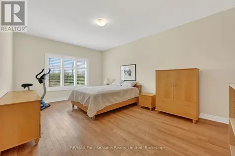 100 Kari Crescent Collingwood ON L9Y 5B4