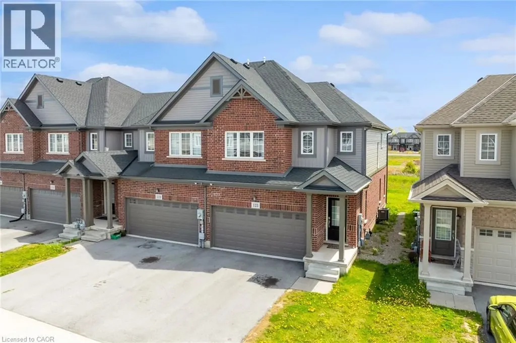 123 Sycamore Street Welland ON L3C 0H9