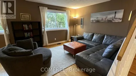 10 Durbin Court Ottawa ON K2L 3T8