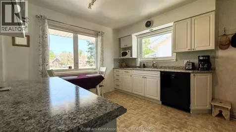 94 Stanley Avenue Chatham ON N7M 3J3