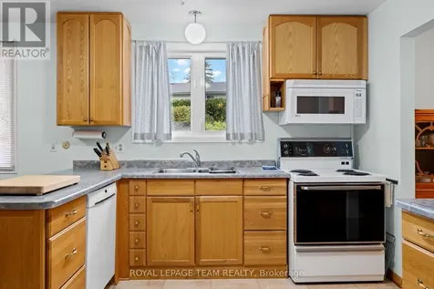 7 Centrepark Drive Ottawa ON K1B 3C2