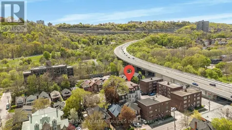 17 Webber Avenue Hamilton (Stinson) ON L8N 1W4