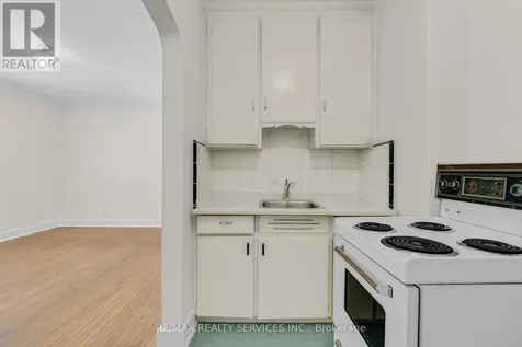17 Webber Avenue Hamilton (stinson) ON L8N 1W4