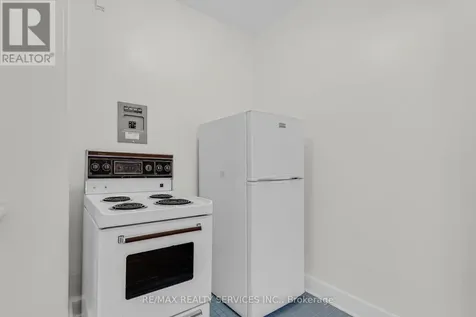 17 Webber Avenue Hamilton (stinson) ON L8N 1W4