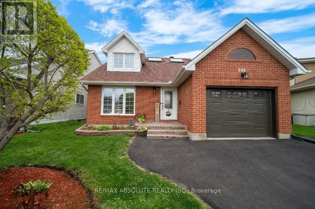 698 Thicket Way Ottawa ON K4A 3B4