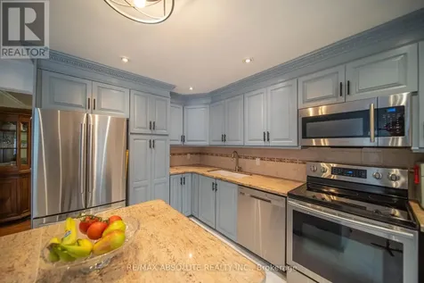 698 Thicket Way Ottawa ON K4A 3B4