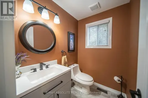698 Thicket Way Ottawa ON K4A 3B4