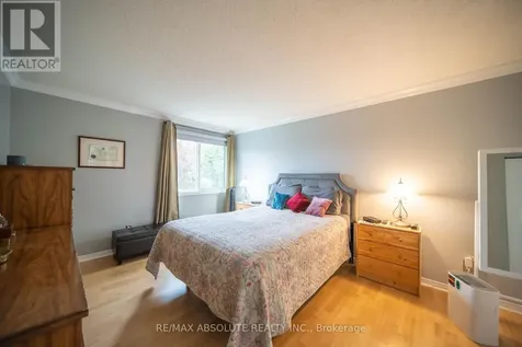 698 Thicket Way Ottawa ON K4A 3B4