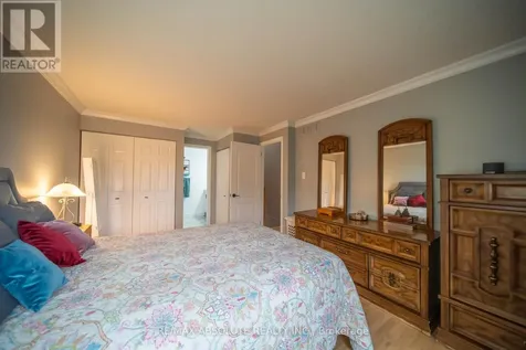 698 Thicket Way Ottawa ON K4A 3B4