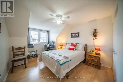 698 Thicket Way Ottawa ON K4A 3B4