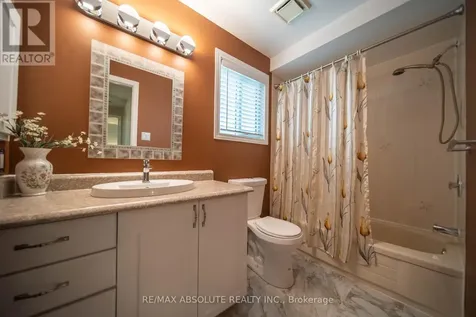 698 Thicket Way Ottawa ON K4A 3B4