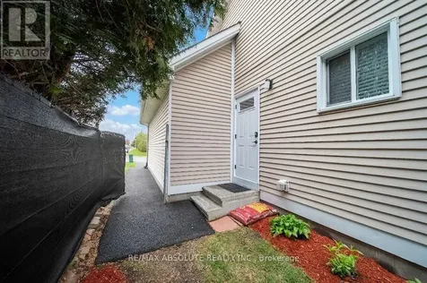 698 Thicket Way Ottawa ON K4A 3B4