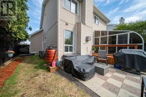 698 Thicket Way Ottawa ON K4A 3B4