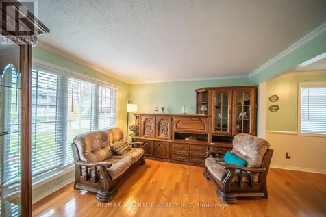 698 Thicket Way Ottawa ON K4A 3B4
