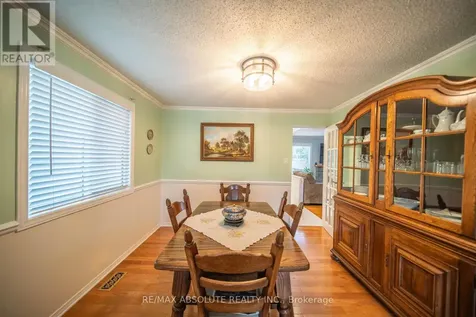 698 Thicket Way Ottawa ON K4A 3B4