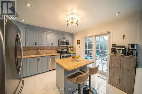 698 Thicket Way Ottawa ON K4A 3B4