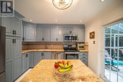 698 Thicket Way Ottawa ON K4A 3B4