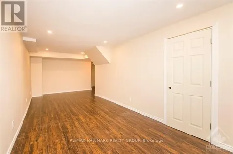 124 Tall Oak Private Ottawa ON K1G 6T6
