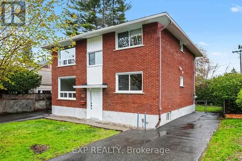 885 Pinewood Crescent Ottawa ON K2B 5Y3