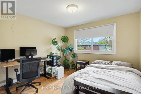 885 Pinewood Crescent Ottawa ON K2B 5Y3