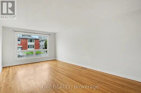 885 Pinewood Crescent Ottawa ON K2B 5Y3
