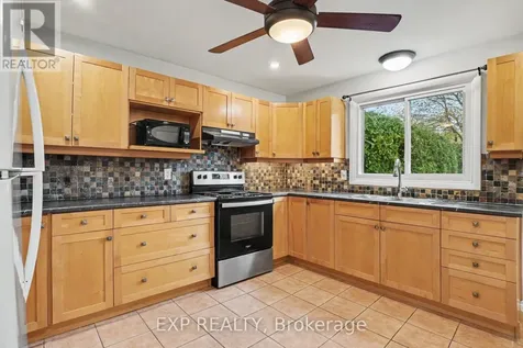 885 Pinewood Crescent Ottawa ON K2B 5Y3