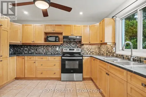 885 Pinewood Crescent Ottawa ON K2B 5Y3