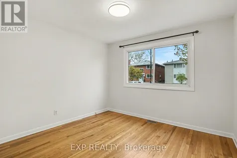 885 Pinewood Crescent Ottawa ON K2B 5Y3