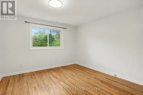 885 Pinewood Crescent Ottawa ON K2B 5Y3