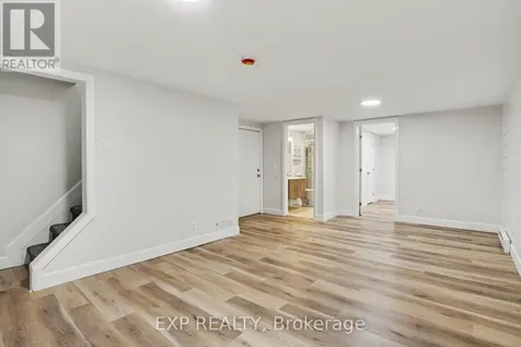 885 Pinewood Crescent Ottawa ON K2B 5Y3
