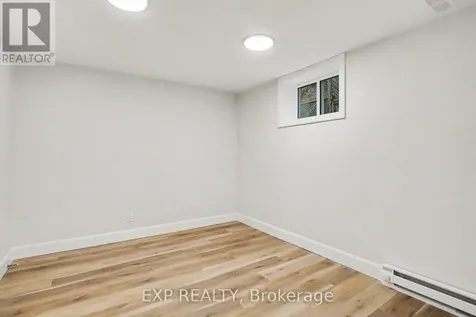 885 Pinewood Crescent Ottawa ON K2B 5Y3